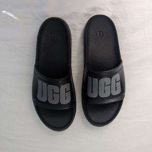 Men's UGG slides (like new) Size 9